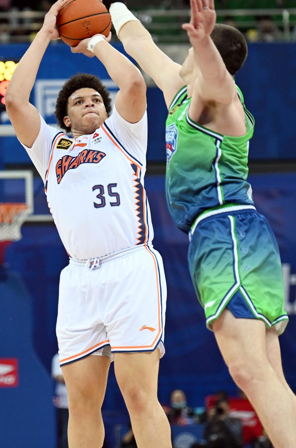 转折点!上海久事造点机会,CBA季后赛清晨攻防权衡,质疑声仍在,更衣室氛围转暖的简单介绍-lpl竞猜大厅